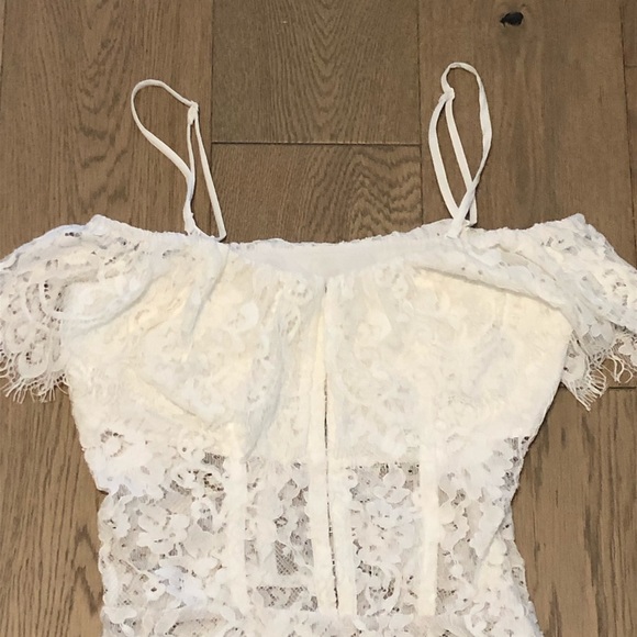 Lulu’s White Lace Bodysuit corset ruffle Sz S - Picture 11 of 16